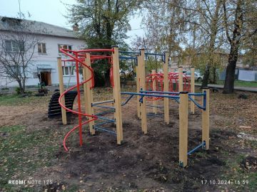 Установлен детский универсальный игровой комплекс во дворе жилого дома 2024